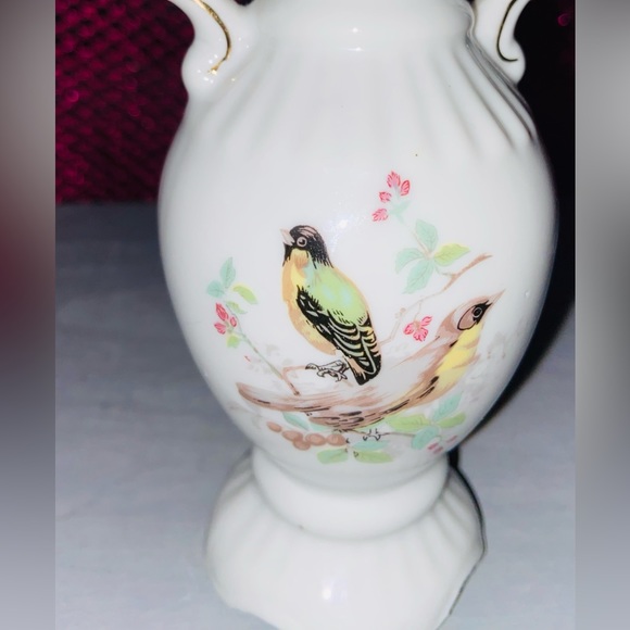 Pretty Bird Vase- Definitely Vintage, hand Painted Gold Gilding and Parakeet’s - Picture 4 of 16